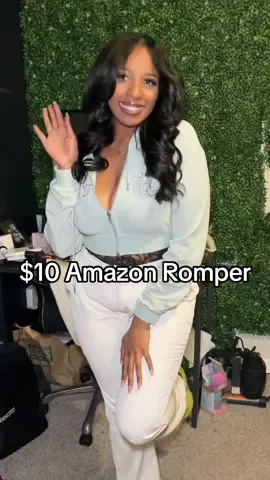 I was in the process of getting ready and I got a notification from  telling me my romper was DELIVERED from Amazon 😭 $10??!!??!!😳😭 you can’t beat that! Click the link in my bio to get yours 😍  #amazon #amazonfinds #amazonmusthaves #amazontryon #amazoninfluencer #amazoncontentcreator #MarchMadness 