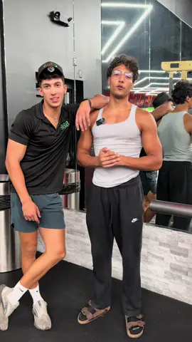 micd up super serious leg day w twin#foryou #viral #Fitness #micdup #fyp @fvgisaac 
