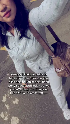 CAPEEE AKU TIAP BULAN TU SELALU ADA AJAAAAA MEMBERIKAN KLARIFIKASI KE CEWENYA MASING MASING..... aku cuma mau hidup tenangggg hadehhhhh