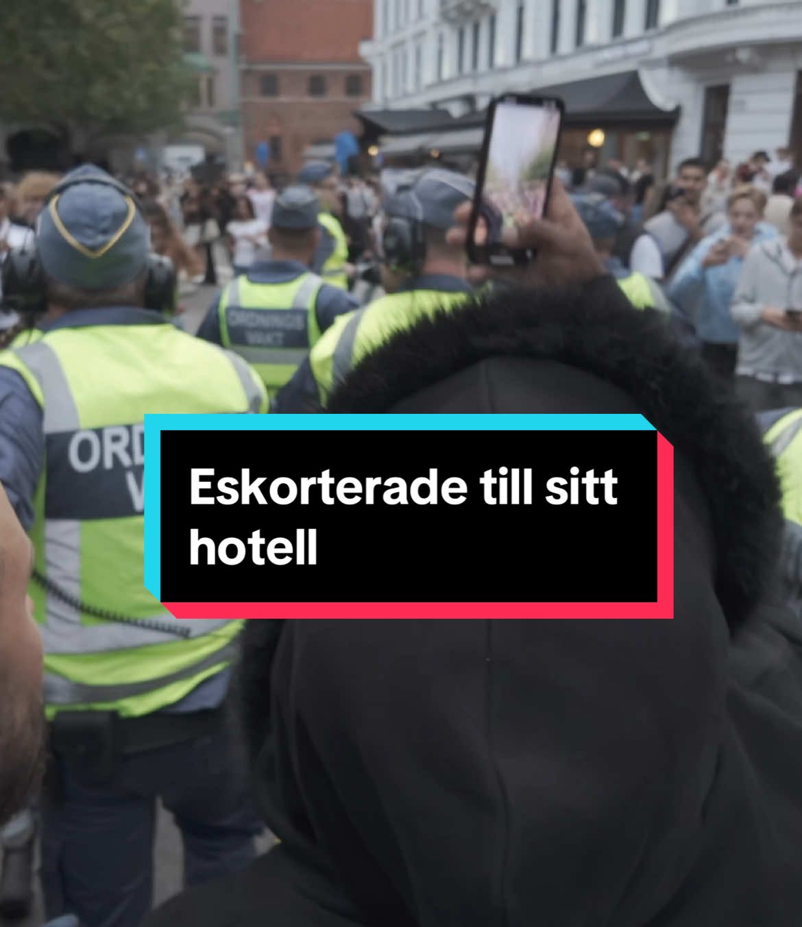 @Jireel Lavia @Y4ska @Dizzy  Får hjälp att ta sig till hotellet, kärleken i Malmö är på en annan nivå 🏅🥇🔥🔥  #malmö #fördig #040 #y4ska #dizzy 