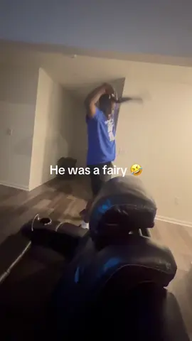 when a croc gets thrown at you and you think it’s a bug 🤣 he was a fairy #familyvacation #florida2025 #jacksonville #fyp #comefy 