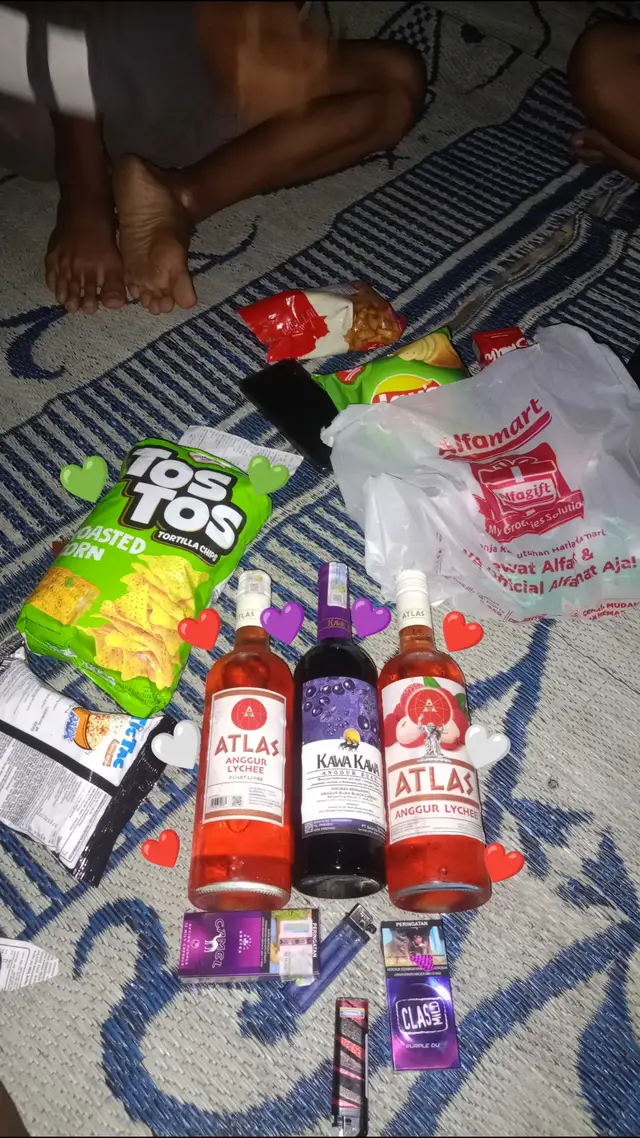 Bahan-bahan:  5 buah leci  1 cangkir kecil yogurt madu secukupnya Latihan:  1. Kupas dan potong leci kecil-kecil, lalu kupas dan potong buah naga. 2. Masukkan leci dan buah naga ke dalam mesin pemasak dan tambahkan secangkir kecil yogurt.  3. Kocok semua bahan hingga menjadi saus. Tuang ke dalam cangkir dan tambahkan madu secukupnya untuk dibumbui #blackcurrant #ATLAS 