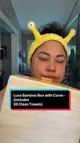 ✨ Elevate your skincare routine ✨ The Luxe Bamboo Box with Cover is not just storage—it’s a bathroom upgrade. Sleek, durable, and refillable, it keeps your 50 Clean Towels neatly organized while adding a touch of elegance to your space. Perfect for mature skin and anyone who loves a hygienic, eco-conscious beauty routine. 🧖🏻‍♀️💫 ✅ Compact & stylish ✅ Refillable & reusable ✅ Hygienic towels for glowing skin Your skincare deserves luxury—start with the details. 💖 #CleanSkinClub #LuxurySkincare #BathroomAesthetic #EcoBeauty #MatureSkinApproved  