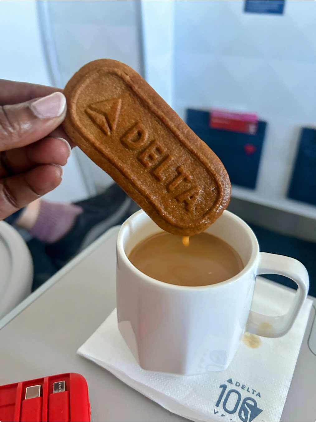 Come with me inside the ​⁠@delta Sky Club in ATL on the way to St. Louis. I tried everything there. For research purposes!🫣