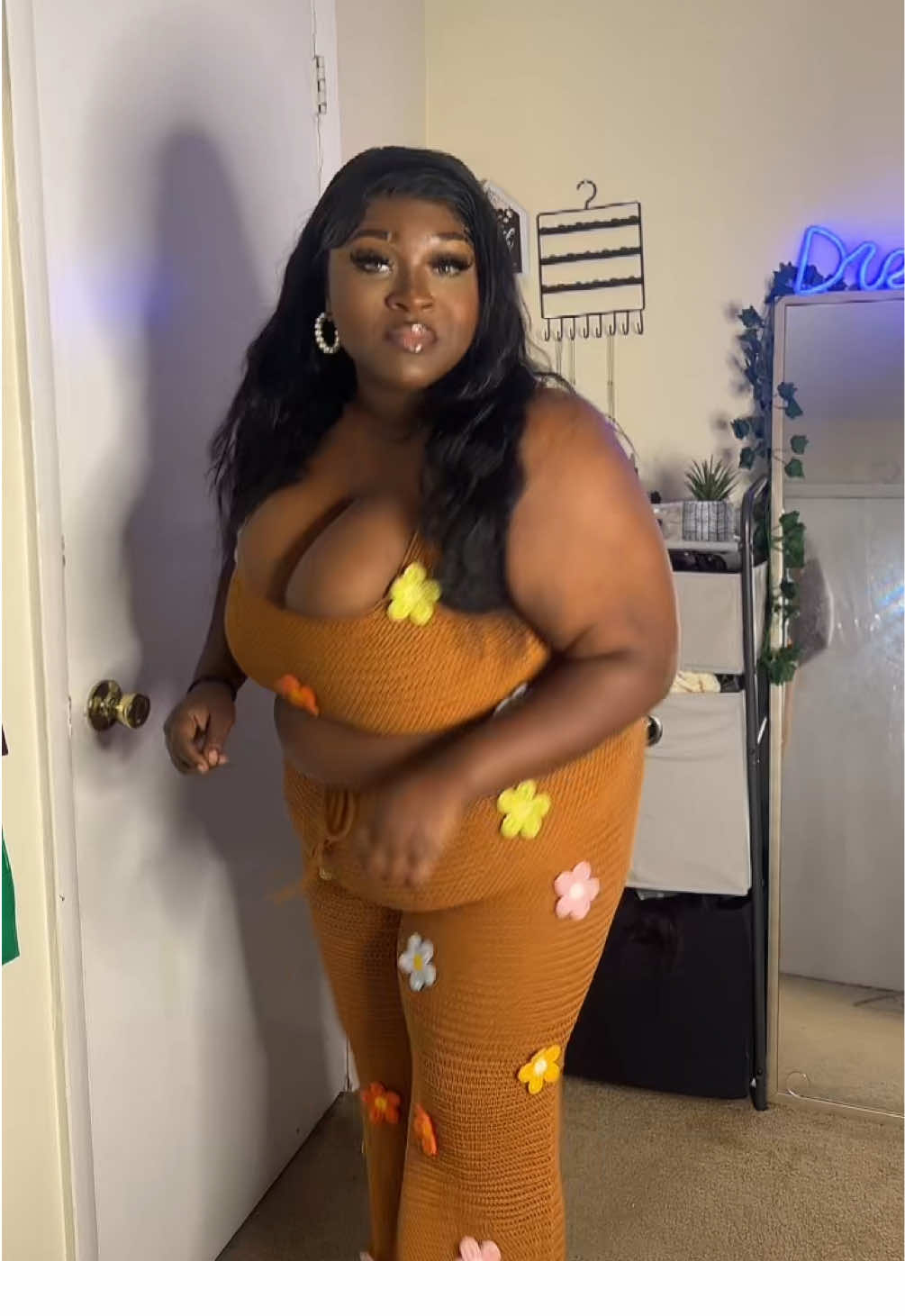 This line dance is so fun 🤩 DC @Mr. Kut Up #queensizedmia #newdance #linedance #fashion #curvy 