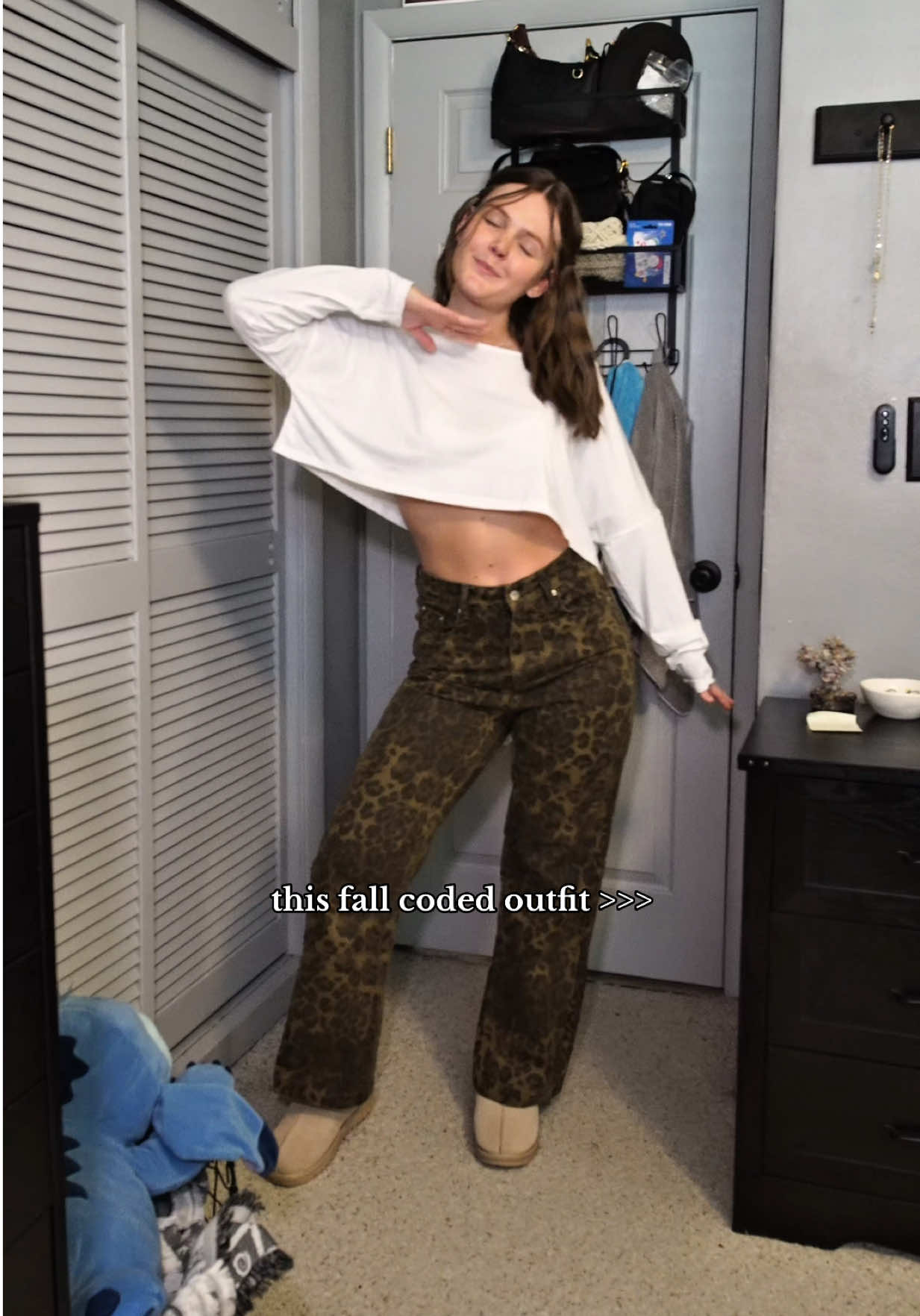 love a fall outfit! 🙂‍↕️🤏🤎 always will be the best time of the year!!! |  #fallfashion #backtoschool #outfitinspo #jeans #OOTD 