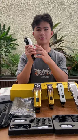 Tông đơ cắt tóc kemei 809A cắt tóc cho giá đình giá chỉ 2xx #tongdo #tongdocattoc #tongdocattocchobe #tongdocattocgiadinh #sunshine68store 