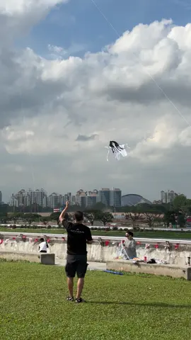 Unleashing the kak pon kite today hahaha