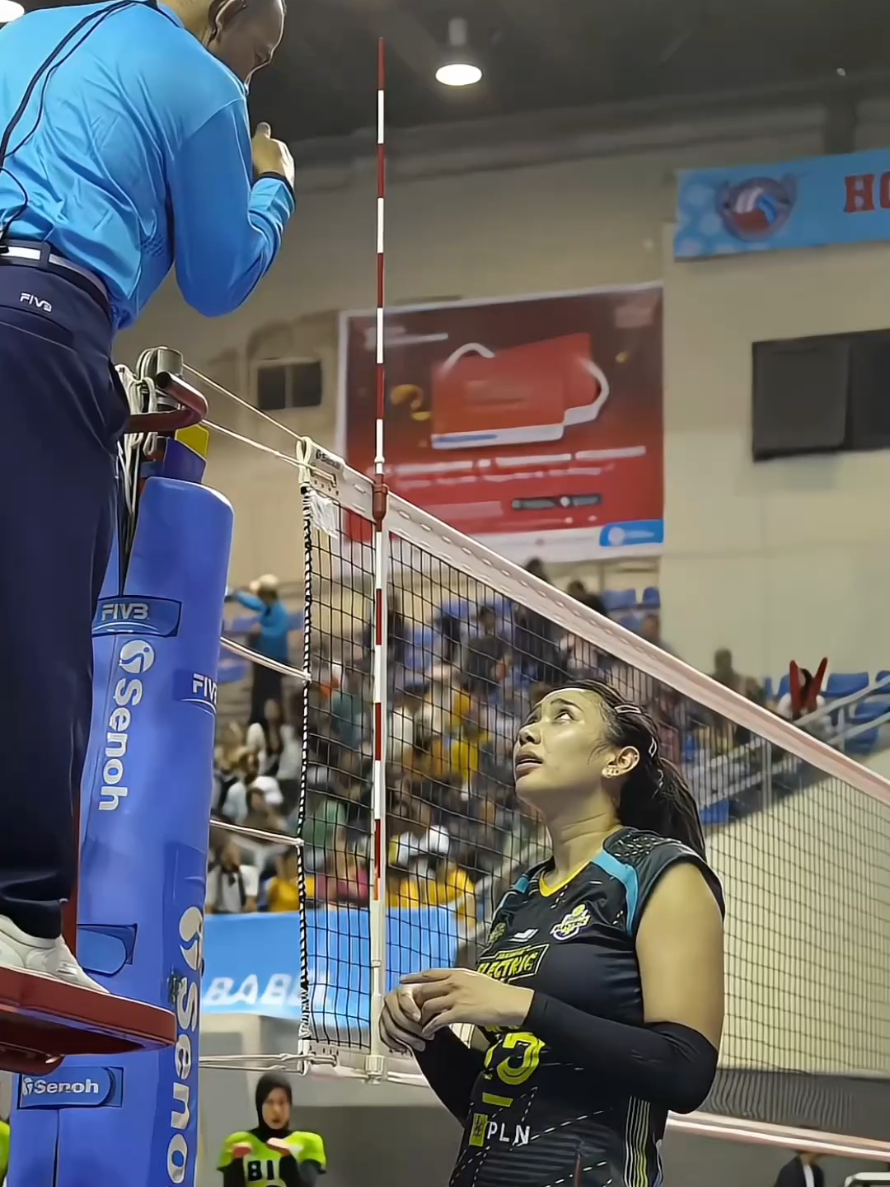 YOLLA YULIANA Protes Ke Wasit 👉 Cek Keranjang Kuning #volleyballplayer #volleyball #volleyballgirls #volleyball2802 #volleyballworld 