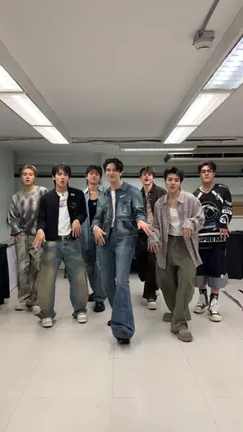 ‘Masterpiece’ w/ พี่แม็กกี้ครับผม 💃🏻🙌🏻 @แม็กกี้ อันเดอร์สกอ อาร์พี  @풋디 @leon @🌪️ @Predon @tutorin @Benten_pattara  #MasterpieceChallenge #MchoiceTrainee_Masterpiece #MchoiceTrainee #MchoiceMusic