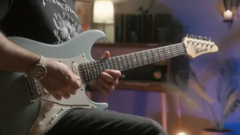🎸80s Guitar Solo That Hits Different 🙌 #80sguitar #guitarsolo #melodicvibes #guitarfeels #epicguitar 