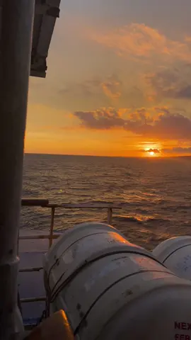 🚢🌅#fyp #tren #senjasorehari 