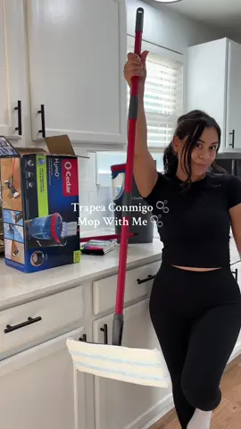 ✨ Cleaning just got a whole lot easier 👏🏼 meet my new favorite mop! #OCedar #CleaningMadeEasy#CleanTok #limpiando #trapea 