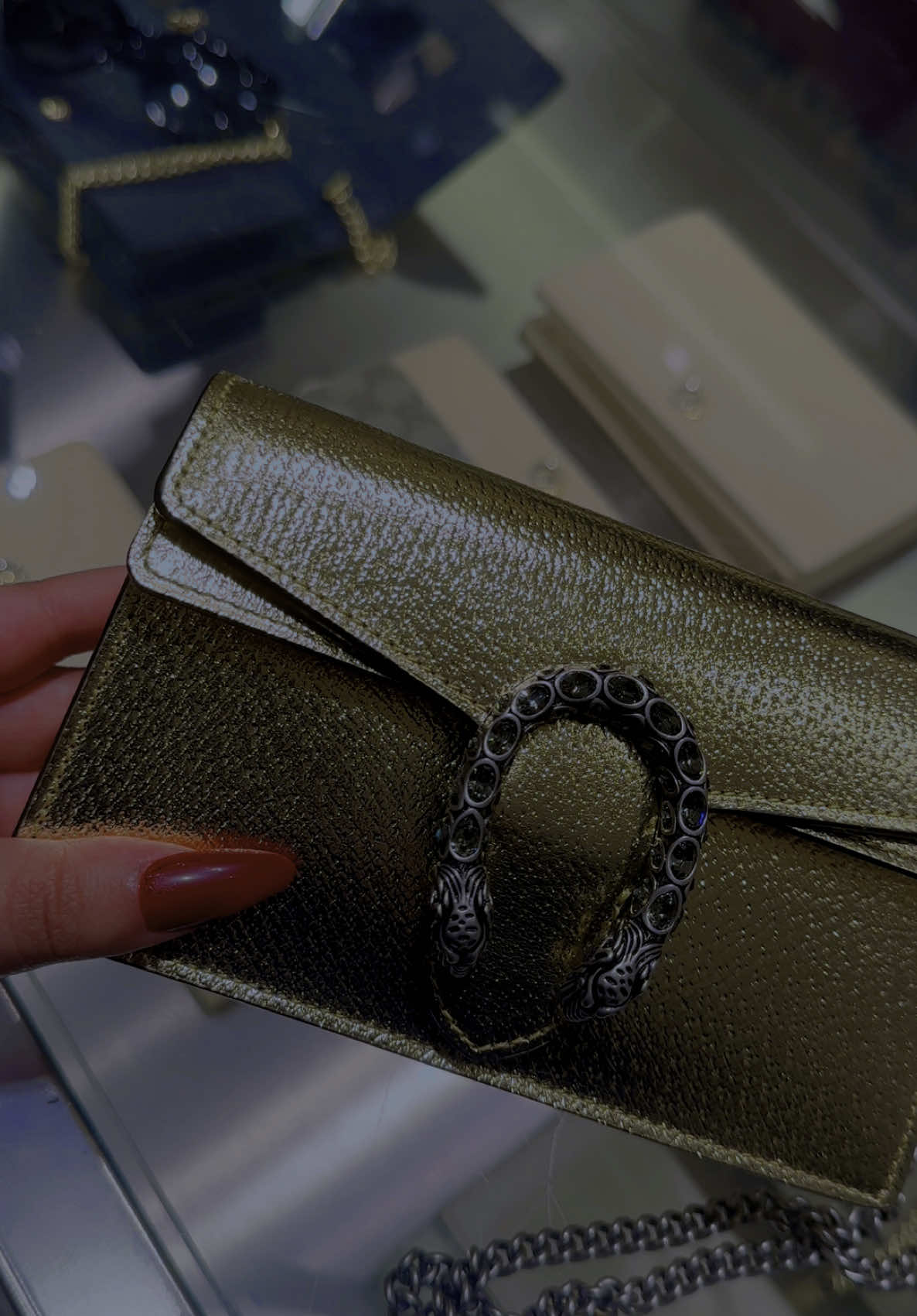 What’s better than shopping? Shopping in Paris! #paris#france#travel#shoppinginparis#louisvuitton#gucci#chanel