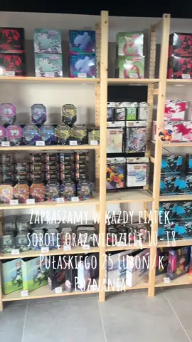Zapraszamy w każdy piątek, sobotę oraz niedzielę w godzinach 10-18 do nowo otwartego sklepu Pokespot znajdującego się przy ulicy Pułaskiego 25 w Luboniu/k Poznania 😃#pokemon #tcg #blackbolt #whiteflare #poznan 