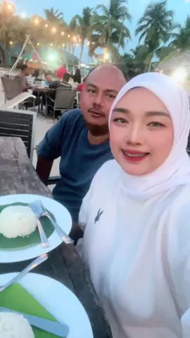 kunyah lirik tak kenyang,arini sy nk mengunyah semua mknan ni😌🤣🤣🤣,jgn tnya brpe kali sy dtg port lepak cantik yg tenang ni😂,takut tak terkira😅#alhamdulillah❤️ #fyp #foryou #foryoupage #portmakan @CONDO🏬🏛️ 
