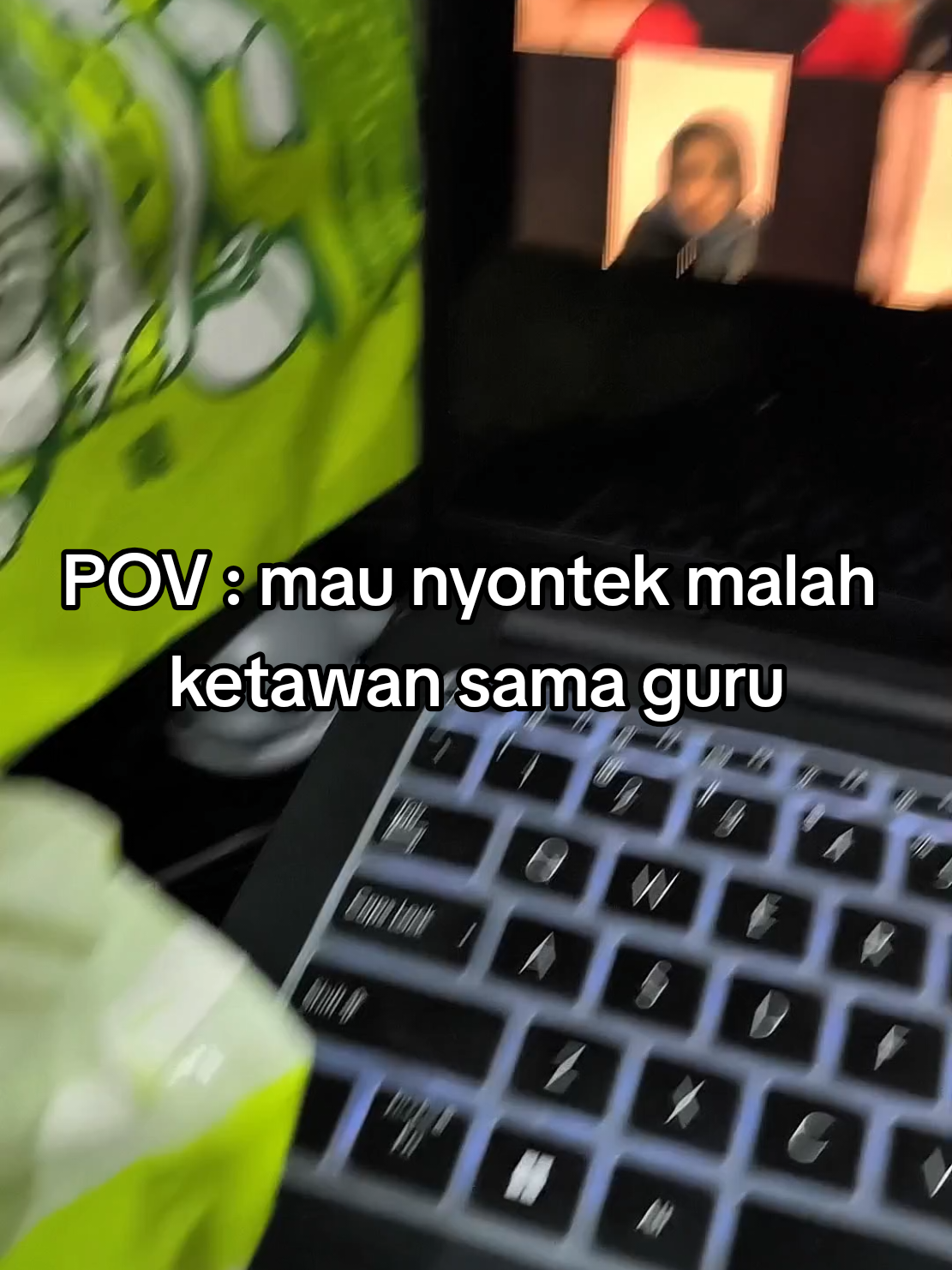 hadehhh malah ketawan kocagg #tugas #nyontek #sekolah #mahasiswa #kuliah 