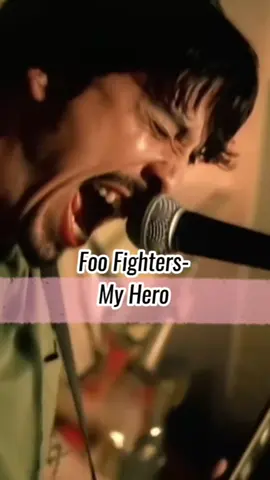 Pedrada do FOO FIGHTERS. 🔥🔥 #tik_tok #hero #rock  #musica #foofighters 
