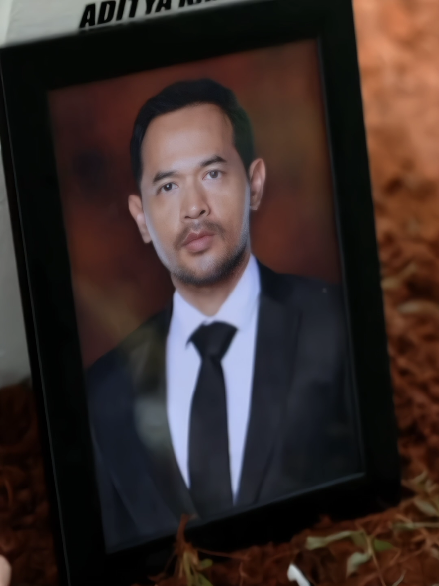 PRADITO KARNA  atau PDKN01 atau om kaleng rengginang... Karakter yang akan selalu diingat,akan selalu abadi...Disisa hidupmu masih kau dedikasikan kebaikan untuk orang disekitar.Tidak pernah tau arti kebahagiaan,merasakan kebahagiaan namun hanya sementara...Hidup keras dan sebatang kara,sampai akhir hayat yang menyedihkan 🥹🥹 ARIANA PRAWIRA adalah memori yang paling indah dalam hidupnya🥹🥹🕊️ #Tebaranhati #okaantara #salshabillaadriani #praditokarna #arianaprawira 