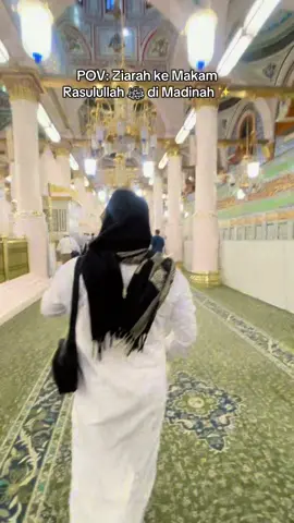 “Tidak ada kata yang bisa menggambarkan perasaan ketika akhirnya bisa berdiri di depan makam Rasulullah ﷺ. Air mata jatuh, hati bergetar… Ya Rasulullah, doakan kami agar tetap istiqamah, doakan umatmu agar selalu dalam lindungan Allah. 🤲💚 Bagi yang membaca ini, semoga Allah juga undang engkau ke sini… Aamiin 🕊️✨” #POVMadinah #MasjidNabawi #MadinahAlMunawwarah #ZiarahRasulullah #FYP    @OWNER_ASIHBEAUTYGLOW 