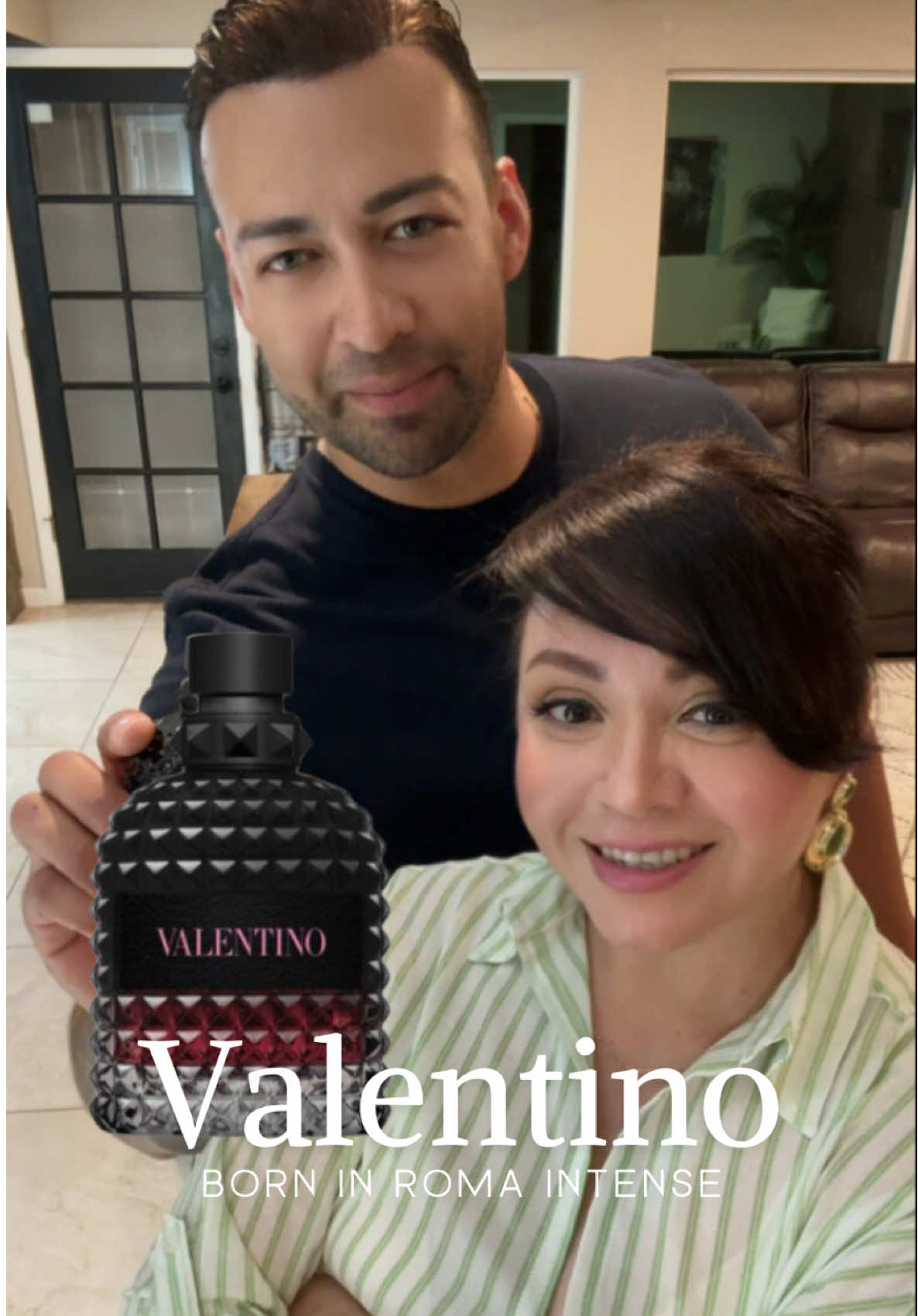 Este perfume huele a lujo, romance y adicción en una sola botella… si lo usas, prepárate porque nadie se va a olvidar de ti  @Valentino @Valentino.Beauty  Notas : vanilla- lavanda-smoked vetiver. #perfume #valentino #skincare #skincareroutine #fragancias 
