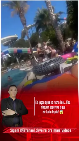Uma simples atitude virou um verdadeiro caos! 😮 Após levar água no rosto, o homem reagiu de forma surpreendente — mas o que ele fez com a criança deixou todos em choque! ⚠️ Situação tensa que levanta muitas reflexões... 🎬 Assista até o final e tire suas próprias conclusões! --- ❓ PERGUNTA PARA OS SEGUIDORES: Na sua opinião, ele exagerou na reação ou foi provocado demais? E a criança... merecia passar por isso?