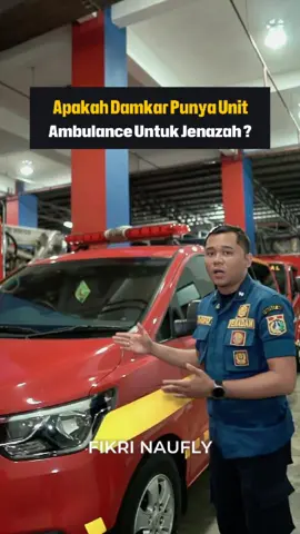 Unit Ambulance Damkar. Yapss! Biasanya unit ini berada di barisan paling belakang pada saat iring²an menuju lokasi kebakaran. Unit Ambulance ini sebagai unit pendukung untuk melakukan penanganan pada korban luka ataupun membantu petugas yang kelelahan. Namun unit Ambulance ini bukan diperuntukkan membawa jenazah ya. Jadi apabila terjadi korban jiwa pada sebuah kejadian, korban tersebut akan di bawa menggunakan kendaraan ambulance khusus jenazah atau unit palang hitam. #fikrinaufal #fikrinaufly #ambulance #ambulancedamkar #damkar 