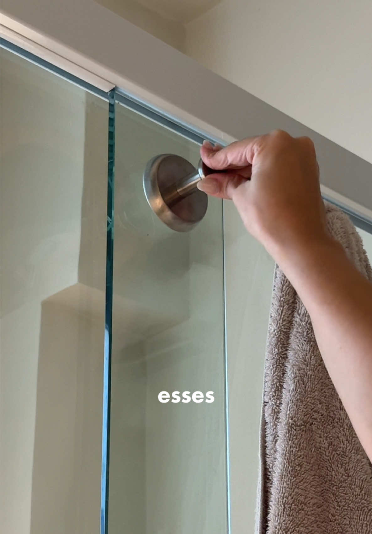 kit com 2 ganchos bonito, sem furação pra usar em todo lugar? esse foi meu favorito até hoje, nem parece que é de ventosa!!  #dicasdecasa #utilidadesdomesticas #achadinho #pendurartoalha #decoracao 