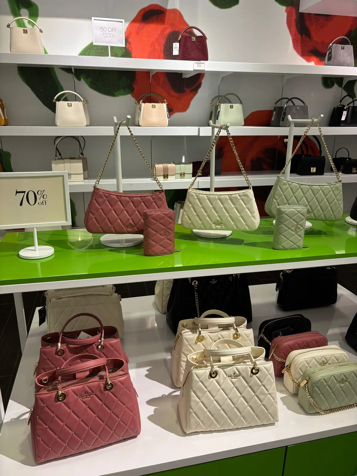 70% off + additional 20% off sale is going on for a limited time 💕♠️ #katespade #katespadeoutlet #katespadebag #katespadenewyork #katespadecollection 