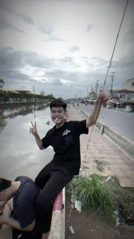 Tí lửa - cựu học sinh 9a9 anh Tí  có biệt tài đá banh giỏi, đẹp trai, cậu ấm🤩#thcsngoquoctri🔰 #xh 
