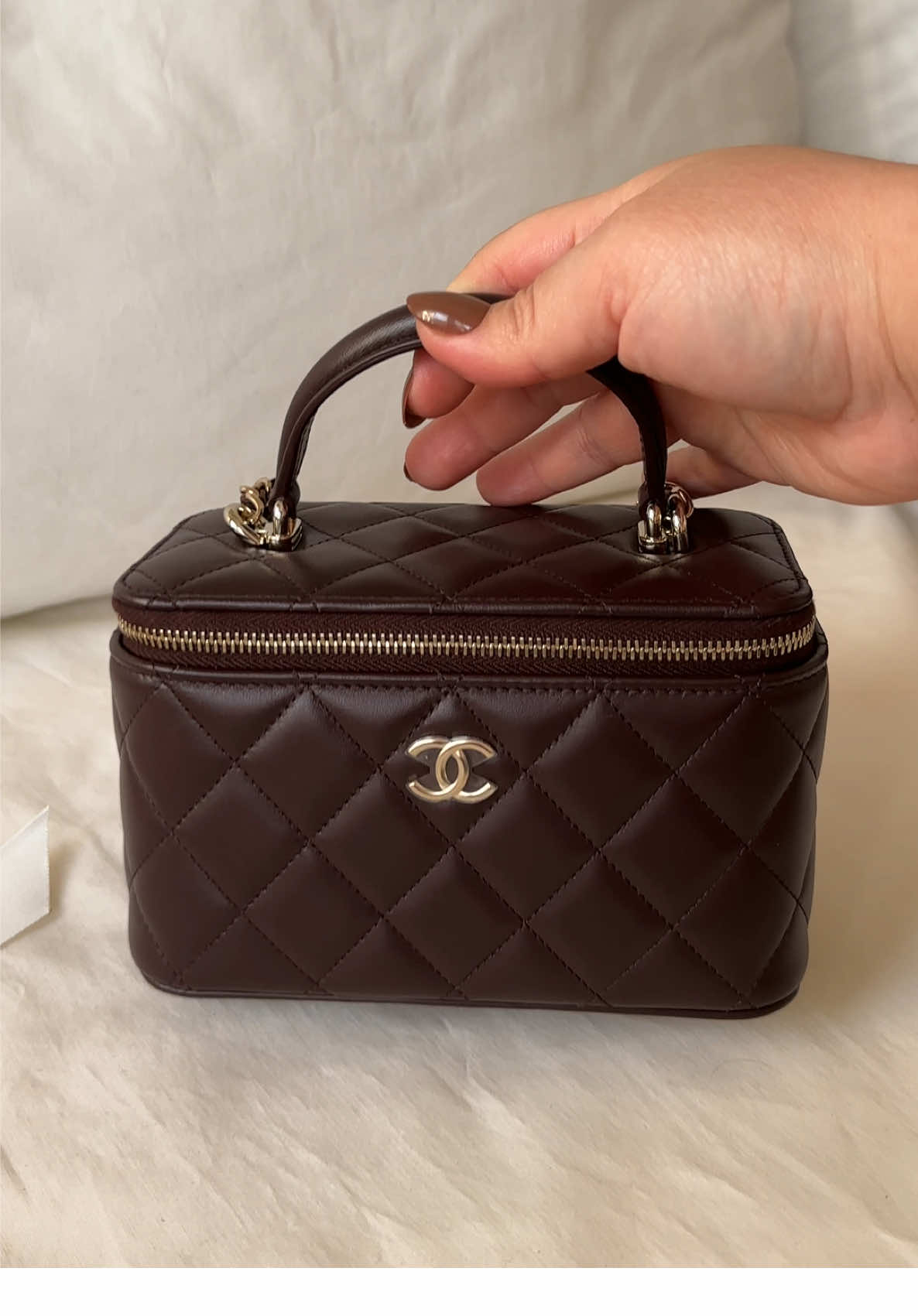 My only bag for the fall 🍂 🍁 🐻 #chanel #chanelunboxing #fyp #chanelbag #fall 