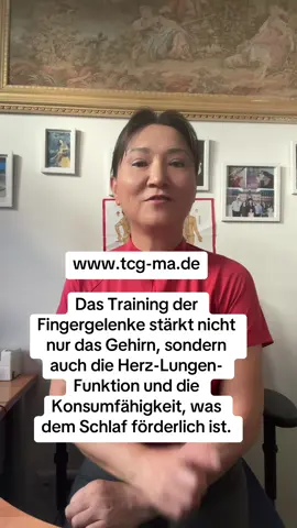 Das Training der Fingergelenke stärkt nicht nur das Gehirn, sondern auch die Herz-Lungen-Funktion und die Konsumfähigkeit, was dem Schlaf förderlich ist. Liudao Gesundheitszentrum Mannheim  unterstützt deine Gesundheit mit!Wenn du Liudao YinYang Tee ， BabaoTee Tee und Guasha Löffel brauchst  ,oder mehr TCM  Wissen willst, kannst du einfach bei unsere Homepage online bestellen oder ein Termin buchen:👉🏻👉🏻www.tcg-ma.de   Adresse: C3  17   68159 Mannheim  www.tcg-ma.de  Tel.: 0621-43768800  E-mail: info@liudao.de 🌹🌹🌹❤️❤️❤️