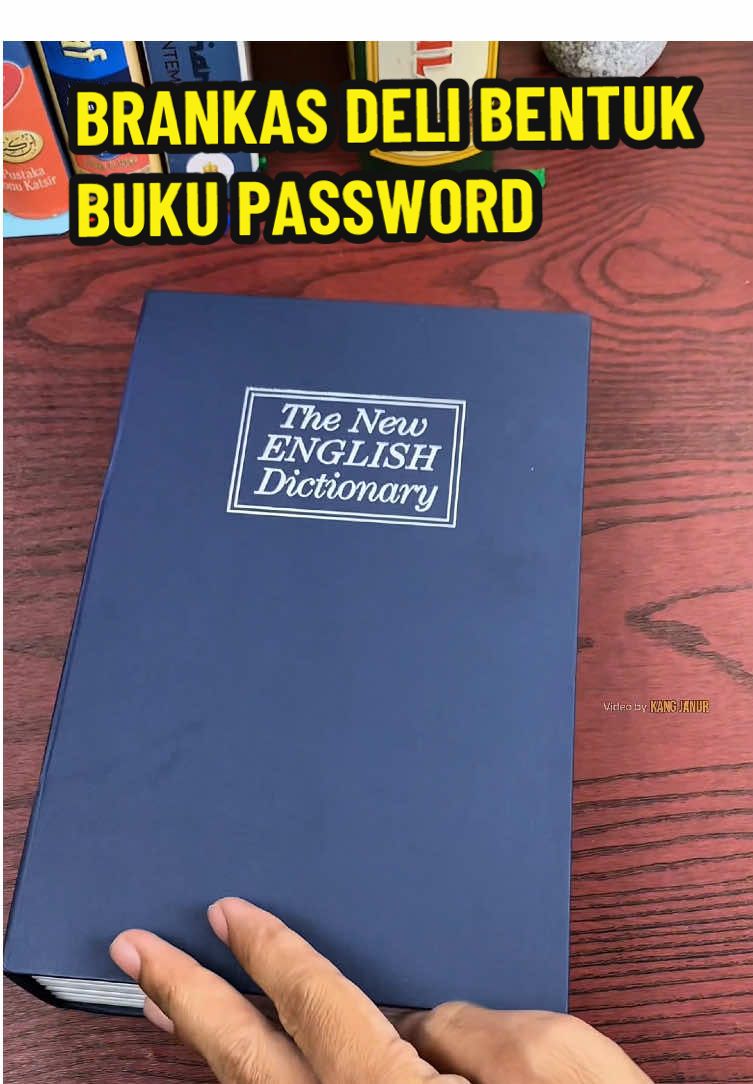 Brankas bentuk buku dari deli ini bahannya plat baja anti api, aman banget buat naruh uang, perhiasan dan barang berharga lainnya.  #BrankasBentukBuku #BrankasBesiAntiApi  #BrankasBukuPassword  #SafetyBoxBrankas  #ModalKontemDoang 