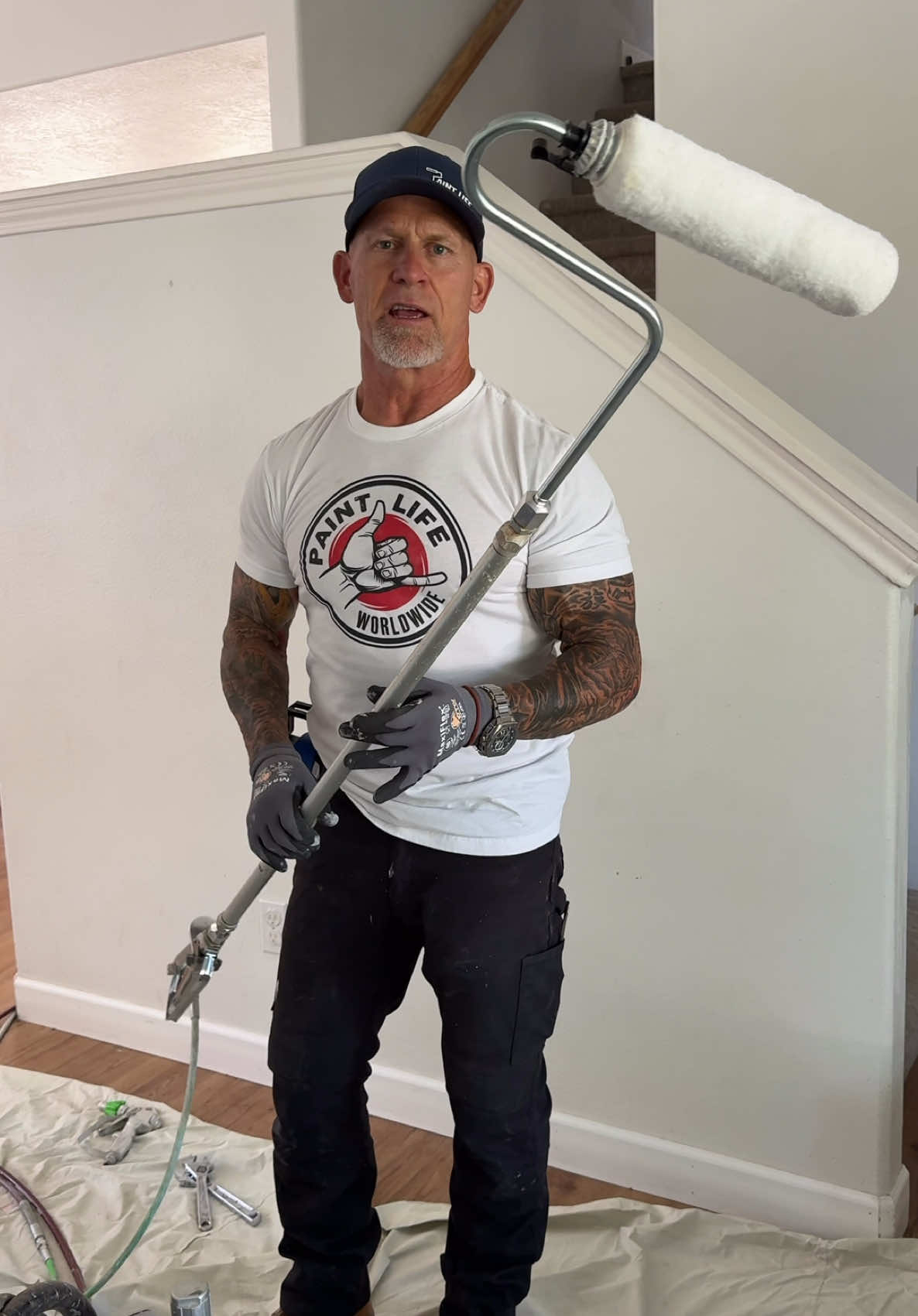 Never dip a paint roller again! Inner feed paint roller. #innovation #paintroller #homerennovation #homeimprovement #tools 