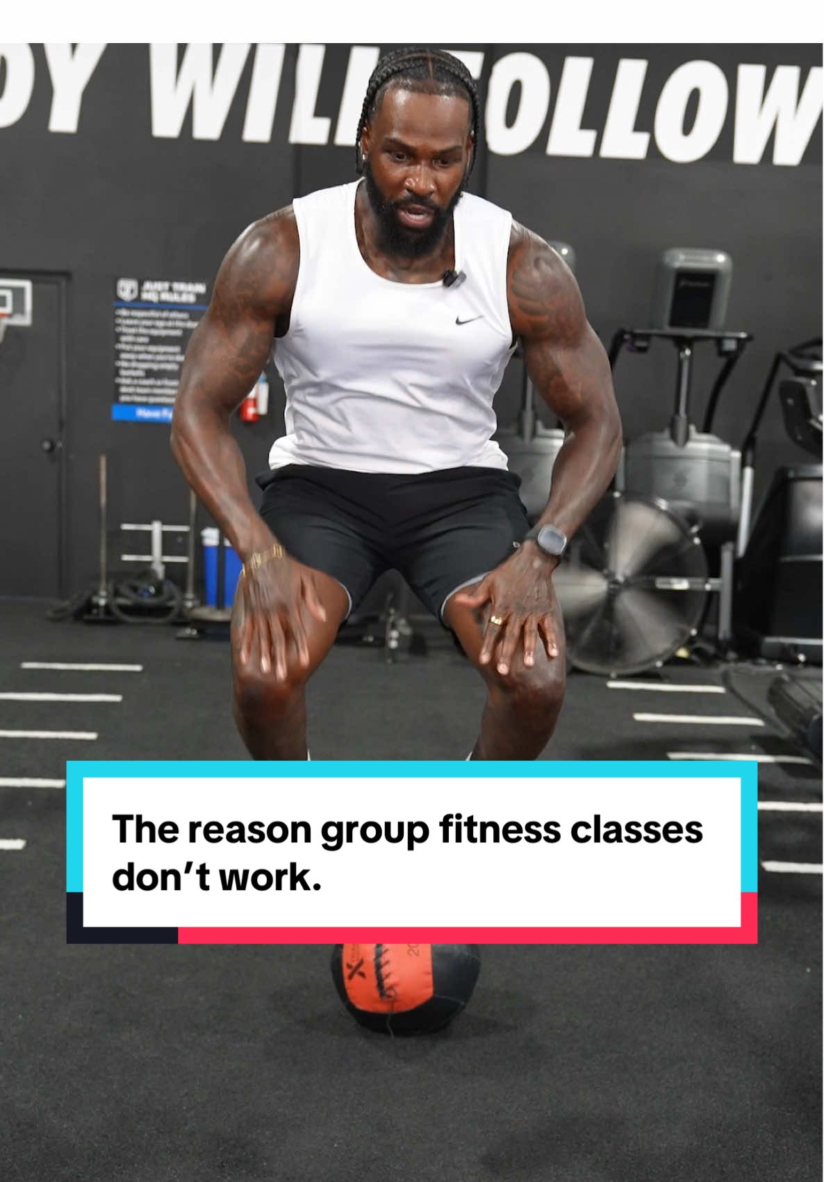 Listen fam, Going to your favorite HITT classes & group classes is one of the main reasons you’re not seeing the results you want. Because group classes is not tailored to you.❌ They might be good for an endorphin release or community, but it may not be the best option if you have goals of decreasing body & improving your body composition. That’s going to require a lot more attention to detail. You’re going to need the right structure for your lifestyle and goals. Which means in the gym: you need to be focusing on progressive overload strength training & training with structure. Outside of the gym : you need to be educated on how much energy you need to consume in order to create an energy deficit. Fat loss only happens when you’re eating under your (TDEE) total daily energy expenditure. The most important factor is that all of this fits your lifestyle and schedule! Now if you need help with the right strategy to finally drop 15-20 pounds and improve your body composition….. I want you to DM me the word “Coach”, & I’ll reach out to you to see if I can 100% help. #fatloss #fatlosscoach #hittworkouts #groupclasses  #builttowin  