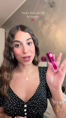 Nuovo Lip oil @essence.cosmetics che finirò in tempo zero 🙈