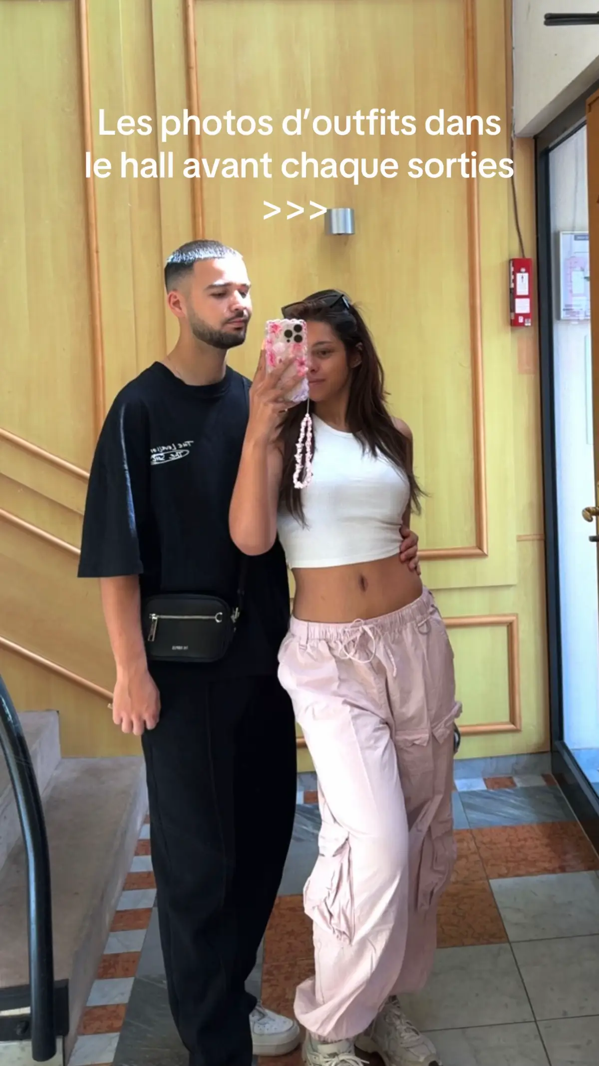 Il a prit l’habitude à force 🤭 #couple #outfit #coupleoutfit #mirorselfie 