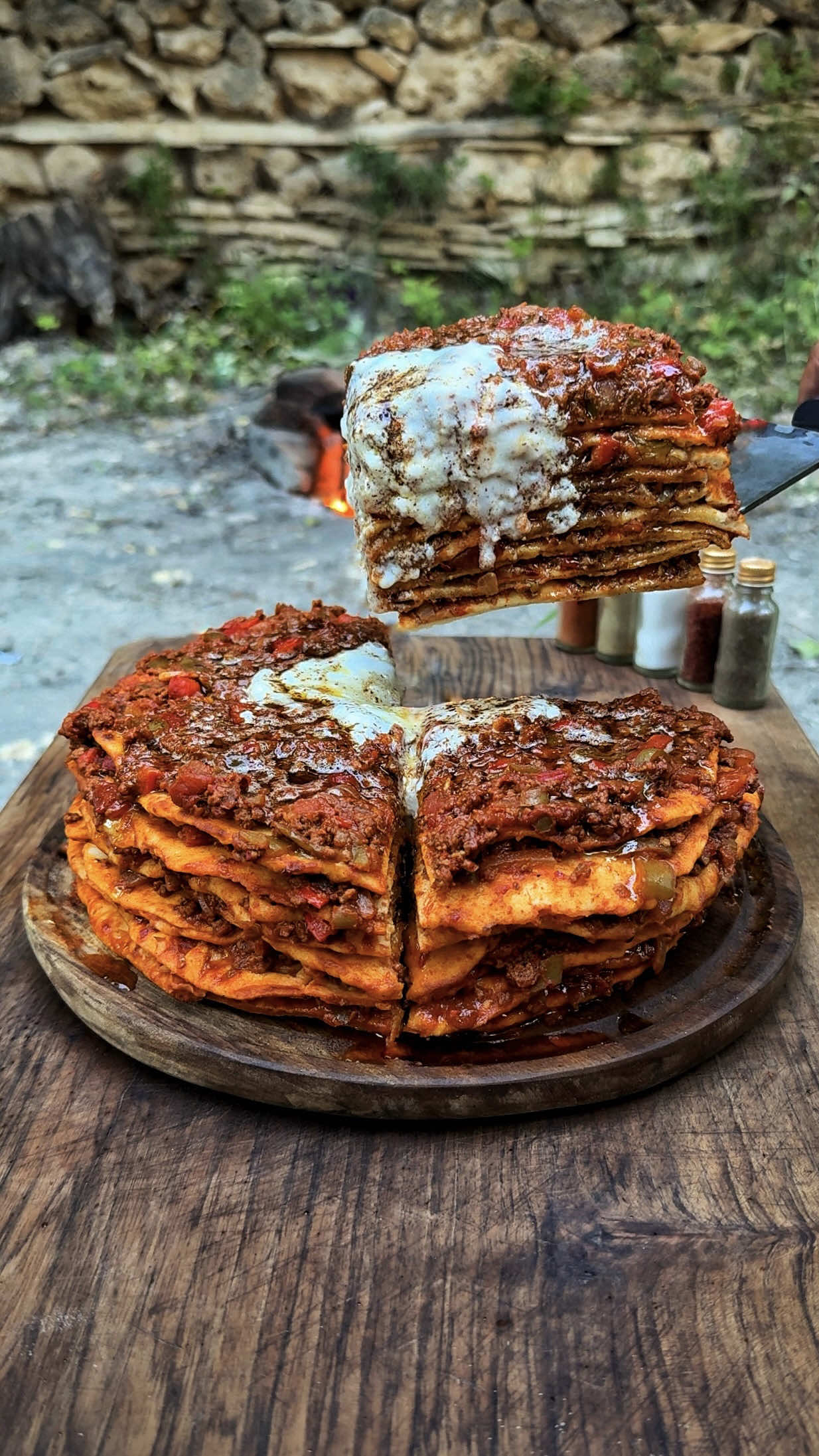 Kayseri Yağlaması Video: @chefganicaglar 👨🏽‍🍳 Malzemeler: - Kıyna - Soğan - Kırmızı biber - Yeşil biber - Sarımsak - Soğan - Yoğurt - Tereyağı - Domates salçası - Biber salçası - Un - Maya - Zeytinyağı - Tuz - Kırmızı toz biber - Kimyon - Karabiber Ingredients:  - Ground beef  - Onion  - Red pepper  - Green pepper  - Garlic  - Onion  - Yogurt  - Butter  - Tomato paste  - Pepper paste  - Flour  - Yeast  - Olive oil  - Salt  - Red pepper flakes  - Cumin  - Black pepper   #asmr  #camping  #chefganicaglar  #cheflife  #food 
