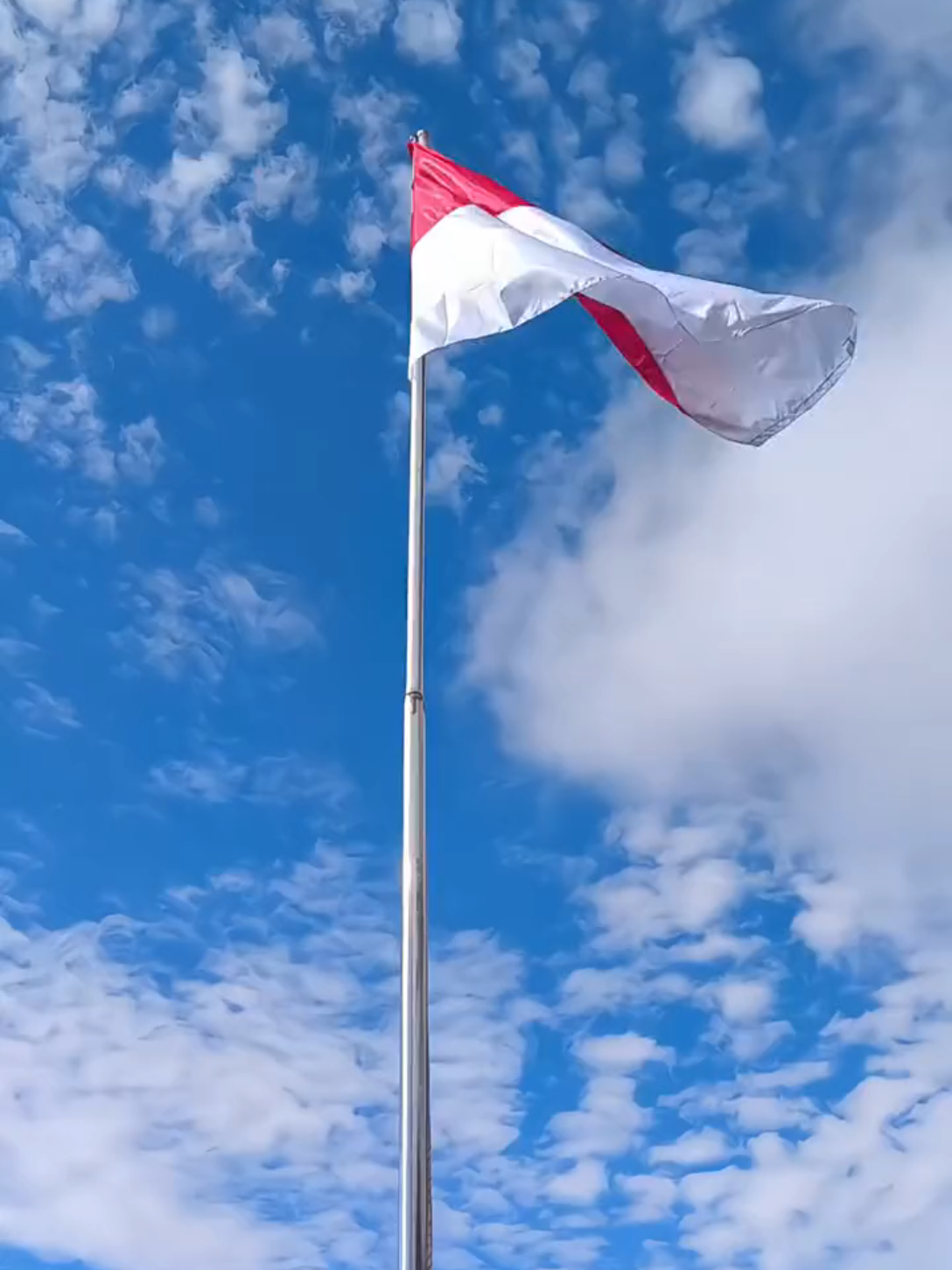 Jadilah legenda 🔥 #jadilahlegenda #lawu #hargodalem #lawu #3265mdpl #dirgahayuindonesia #merahputih #1080p60fps #xiaomi13t #fyp 