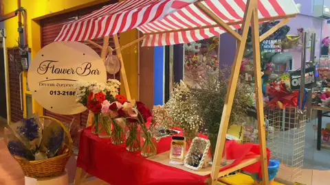💐 BUNGA PILIHAN ANDA, SENTUHAN KAMI 💐 Di Flower Bar Dream Surprise Amani, anda boleh pilih sendiri bunga & warna kegemaran 🌸🌷🌼. Kami akan gubahkannya jadi bouquet yang cantik & unik—special hanya untuk anda! 📍 Lokasi: Senawang 📲 Wasabi:013-218 6582 (Fast respond) ✨ Walk-in welcome | Custom order available #FlowerBarSenawang #DreamSurpriseAmani #FreshFlower #BouquetCustom #fyp