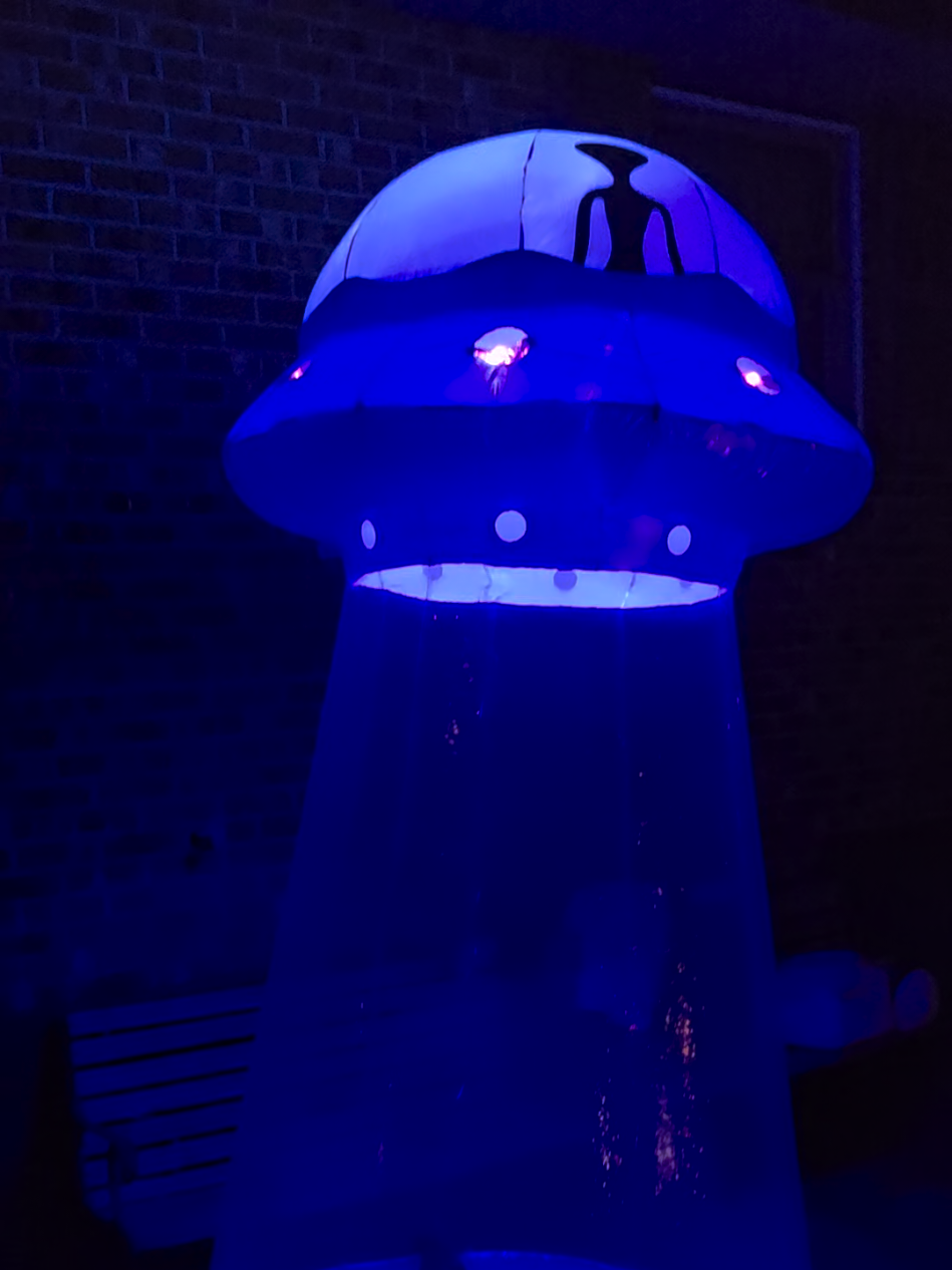 #aliens #halloween #halloweendecor #inflatable #viralvideo 