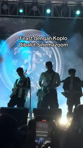 Enak juga ada koplonya 🤣 Thankyou @.Feast udah menampilkan hal baru yg tidak kita temukan di spotify. Selain tarot, arteri, dan nina ternyata ada lagu kagu lain yg enak juga buat didengerin setelah liat live nya Feast