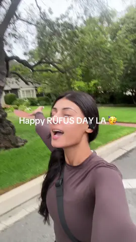 Morning stroll energy!!!! #rufusdusol #energy #walk 