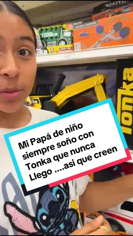 Cumpliendo el deseo de el niño interior de mi Papá!!! Siempre soñó un #tonka pero nunca llegó, así que hoy en cumple #53 Yo le hice uno de globo y le lleve el de Veritas!!!! #happybirthday #felizcumpleañosamipapá #nuncaestarde 
