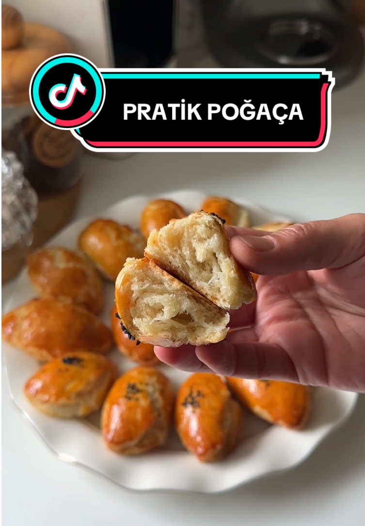 Hızlı, kolay ve az malzemeli daha ne olsun 🥰 Mayalı olmayıp mayalı kadar yumuşacık 🤗 Pratik Poğaça -1 çay bardağı yoğurt(oda ısısında) -1 çay bardağı sıvıyağ -1 yumurta akı (sarısı üstüne) -2 yemek kaşığı sirke -1 tatlı kaşığı tuz -1 paket kabartma tozu -2,5 su bardağı un Yapılışı: Önce sıvı malzemeleri karıştırın. Üzerine kuru malzemeleri ekleyip yumuşak bir hamur elde edin. Hamurdan bezeler yapıp istediğiniz iç malzemeyle şekil verin. Üzerine çırpıllmış yumurta sarısı sürün 180c fanlı fırında nar gibi kızarana kadar pişirin. Deneyeceklere kolay gelsin 🤗 Bu videoda işbirliği yoktur marka göründüyse mevzuat gereği #reklam #poğaça #mayasızpoğaça #yemek #yemektarifleri