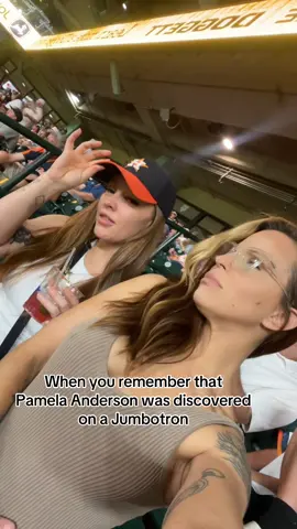 Hey camera man, over here 🎥 #astros#fypage #houston#baddies #trending 