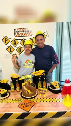 Este año yo escojo el tema de mi Papá y ni se imaginaba por qué!!  A sus 53 al fin  le llegó su juguete favorito, menos mal me lo contó hace poco y puede darle su sorpresa!!! #happybirtdhay  #papa  🥰🎈🎂🥳