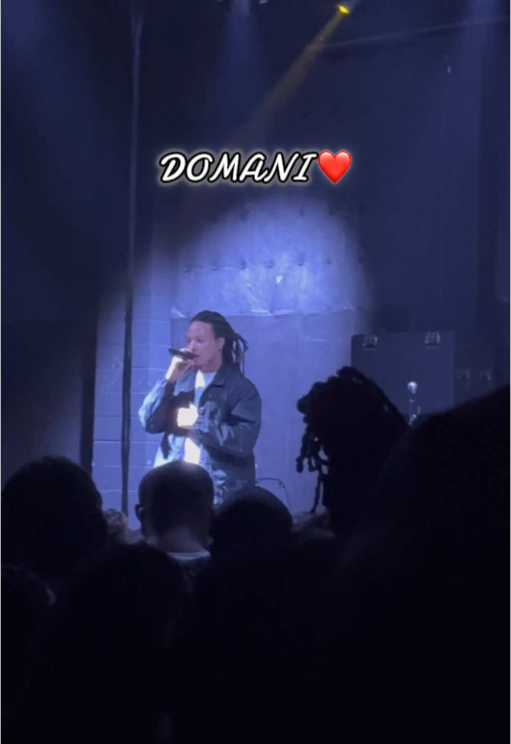 Domani is a young J cole for real. His music ain’t for everybody. He has such a smooth calm demeanor about his self. He also has such a welcoming vibe he don’t meet no stranger. I just love how he created his own lane for himself. #Domani #kisstour #kcamptour #smoothtalker #ladiesman #concert #birminghamalabama #domaniharristiktok 