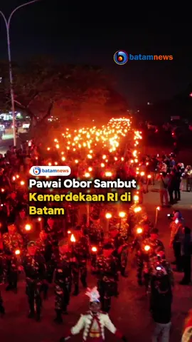 Pawai Obor dalam rangka memperingati HUT Kemerdekaan Republik Indonesia ke-80 berlangsung khidmat di Dataran Engku Hamidah, Batam Centre, Sabtu (16/8/2025). Kegiatan tersebut diikuti jajaran Pemerintah Kota Batam, BP Batam, TNI–Polri, Satpol PP, Pramuka, serta pelajar. Tradisi ini digelar untuk membangkitkan semangat generasi muda dalam menyambut kemerdekaan. #Batamnews #HUTRI80 #Batam #batamnews #batam 