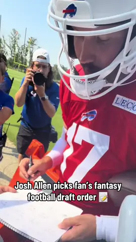 This is awesome 🔥 (via @RZsportscards) #nfl #football #joshallen #billsmafia 